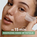 Close-up of a woman applying a translucent peel-off mask to her cheek, with Spanish text overlay reading 'EN 15 min' and 'MINIMIZA LOS SIGNOS DE CANSANCIO'.
